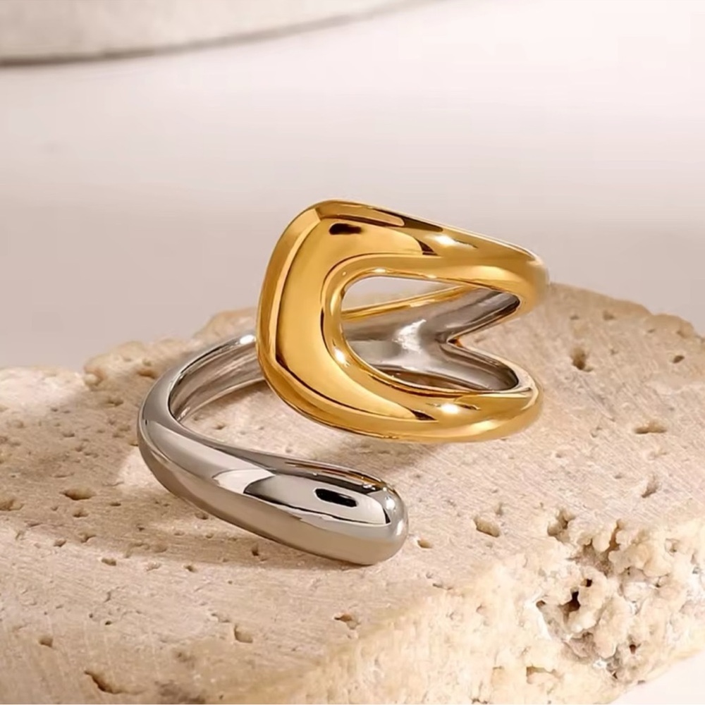 NWOT Resizable Gold and Silver Women’s Ring